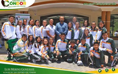 ALCALDE DE CENTINELA DEL CÓNDOR ENTREGA UNIFORMES AL GRUPO DE DANZA FOLKLÓRICA EMBAJADA CULTURAL.