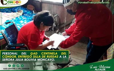 PERSONAL DEL GAD CENTINELA DEL CÓNDOR, ENTREGÓ SILLA DE RUEDAS A LA SEÑORA JULIA BOLIVIA MONCAYO.