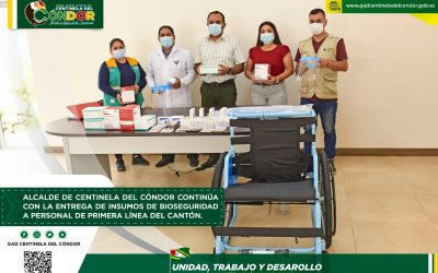 ALCALDE DE CENTINELA DEL CÓNDOR CONTINÚA CON LA ENTREGA DE INSUMOS DE BIOSEGURIDAD AL PERSONAL DE PRIMERA LÍNEA DEL CANTÓN.